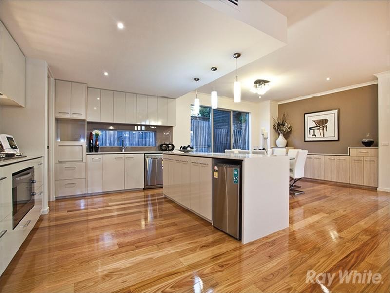 13 Ingleside Crescent, Glen Waverley VIC 3150