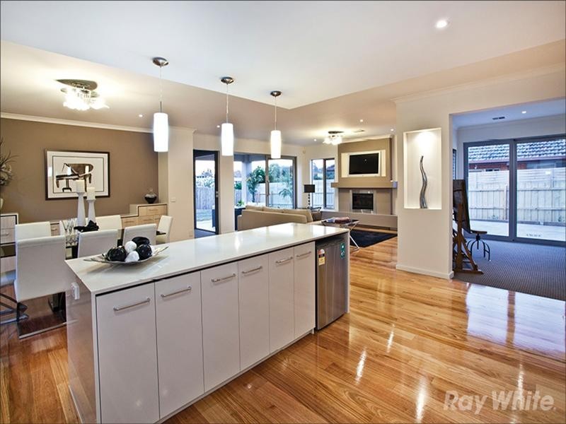 13 Ingleside Crescent, Glen Waverley VIC 3150