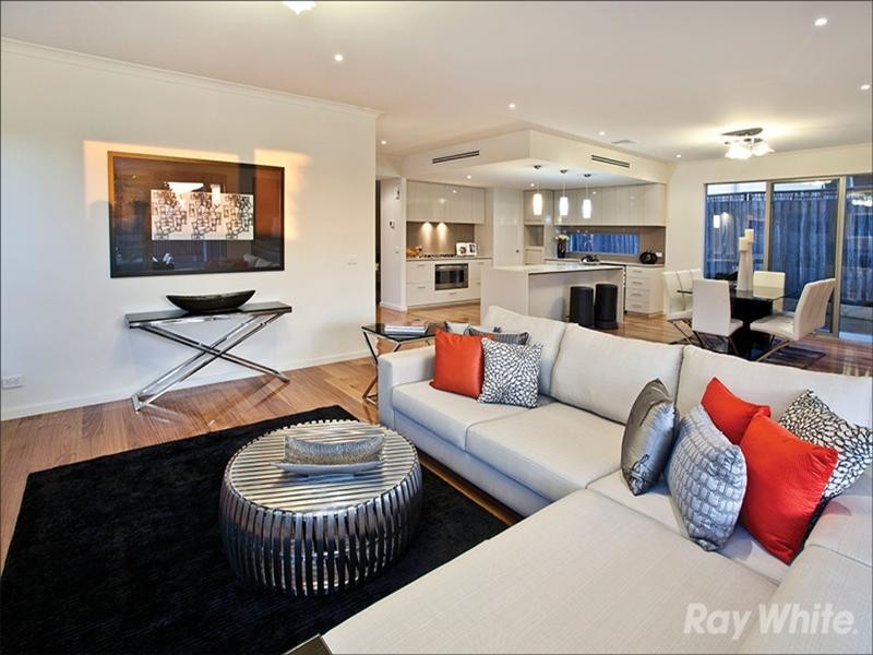 13 Ingleside Crescent, Glen Waverley VIC 3150