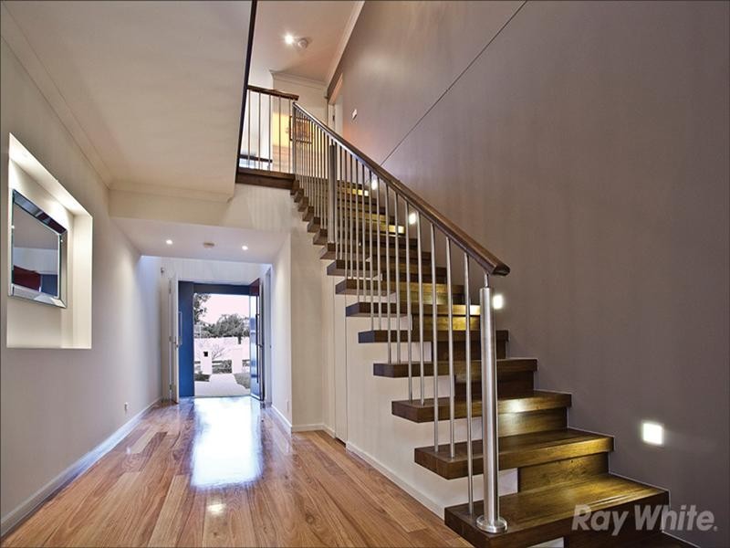 13 Ingleside Crescent, Glen Waverley VIC 3150