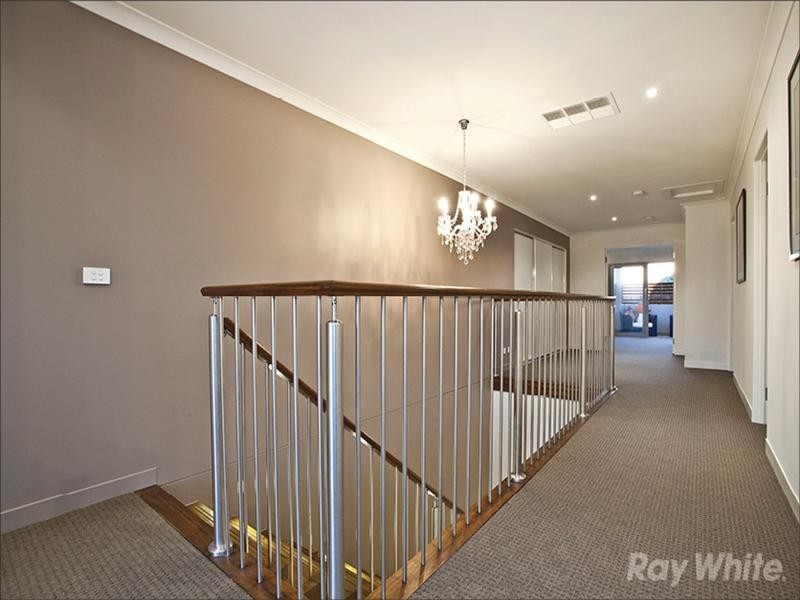 13 Ingleside Crescent, Glen Waverley VIC 3150