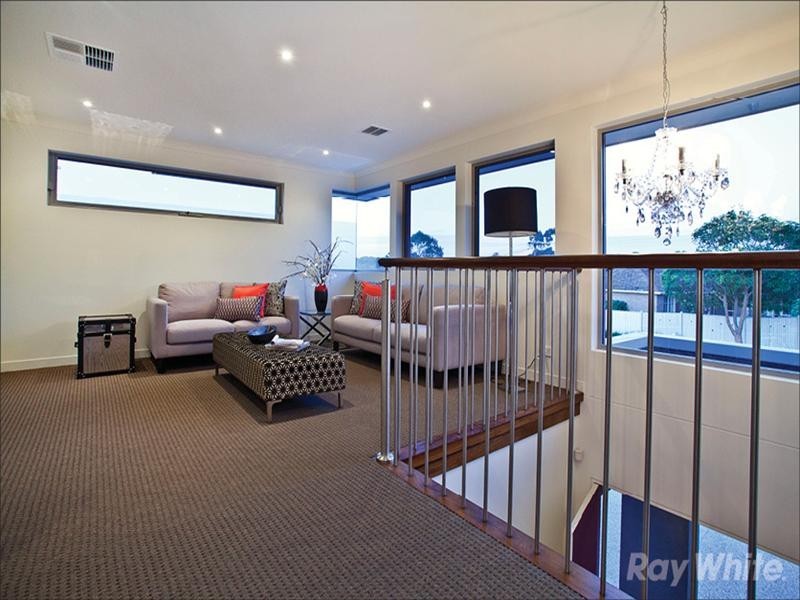 13 Ingleside Crescent, Glen Waverley VIC 3150