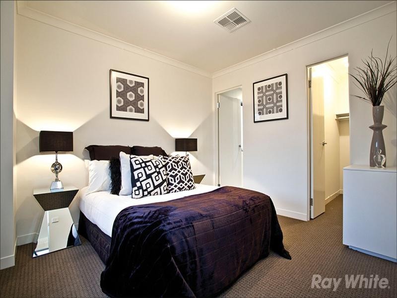 13 Ingleside Crescent, Glen Waverley VIC 3150