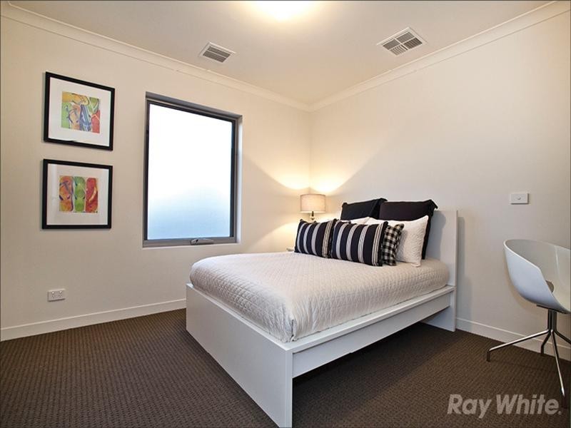 13 Ingleside Crescent, Glen Waverley VIC 3150