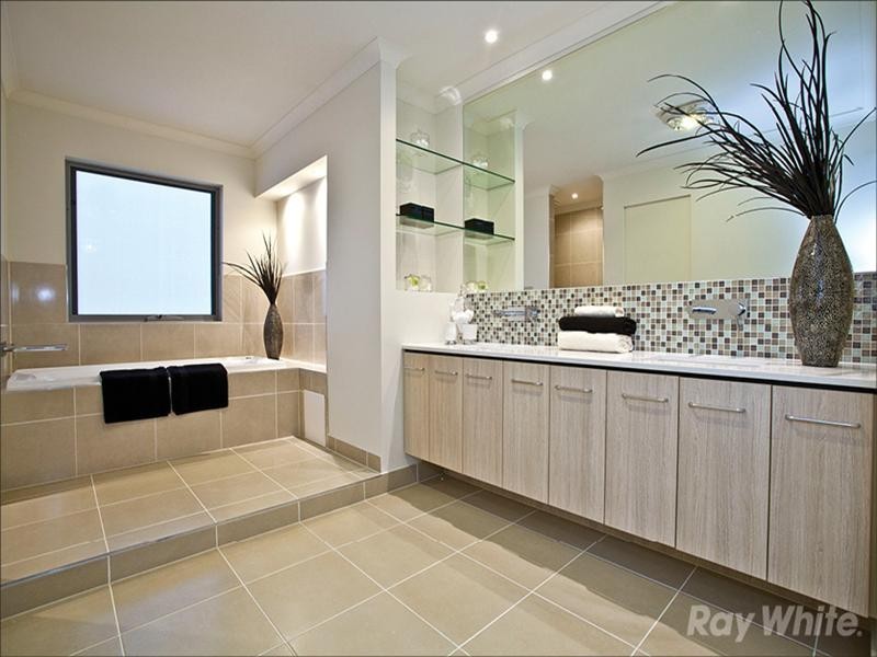 13 Ingleside Crescent, Glen Waverley VIC 3150