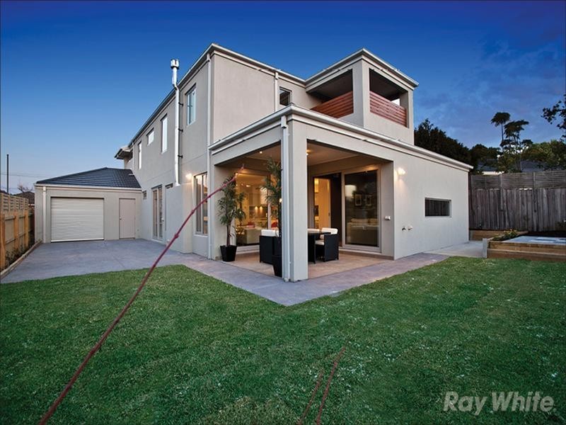 13 Ingleside Crescent, Glen Waverley VIC 3150
