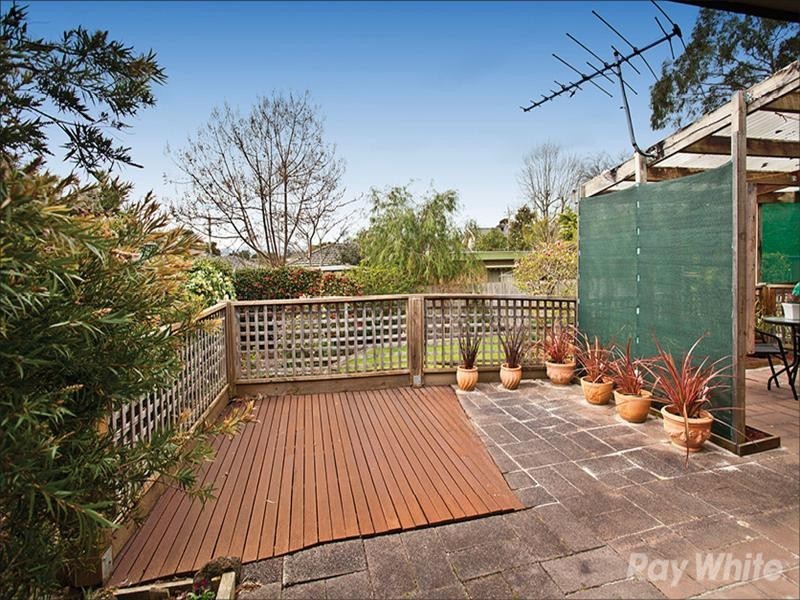 18 Compton Street, Glen Waverley VIC 3150