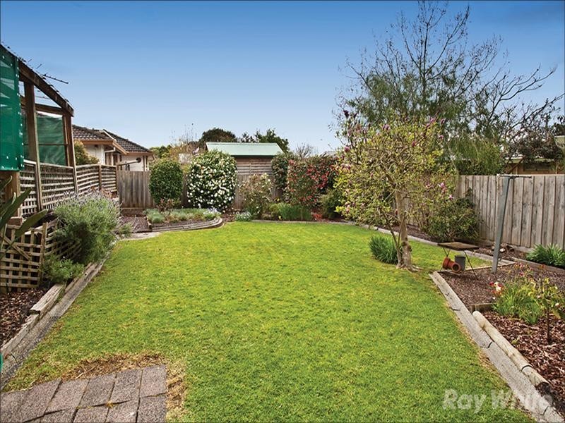18 Compton Street, Glen Waverley VIC 3150