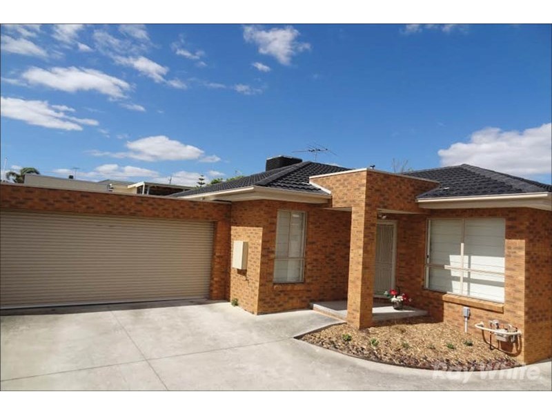 2/18 Carmichael Road, Oakleigh East VIC 3166