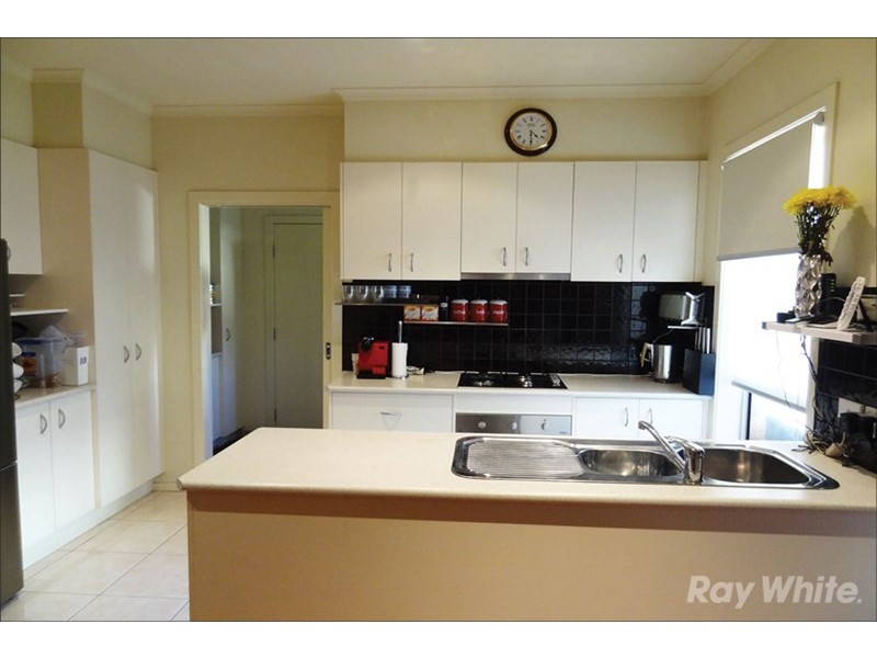 2/18 Carmichael Road, Oakleigh East VIC 3166