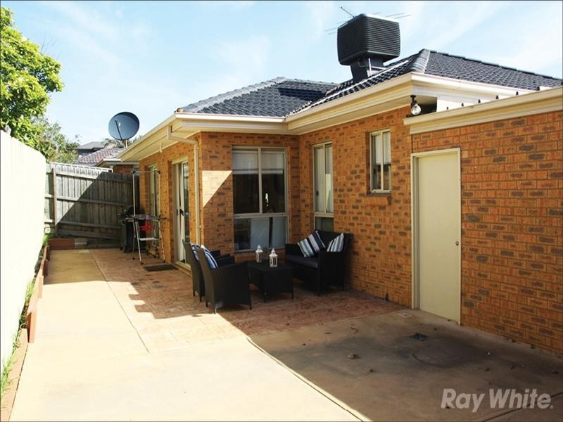 2/18 Carmichael Road, Oakleigh East VIC 3166