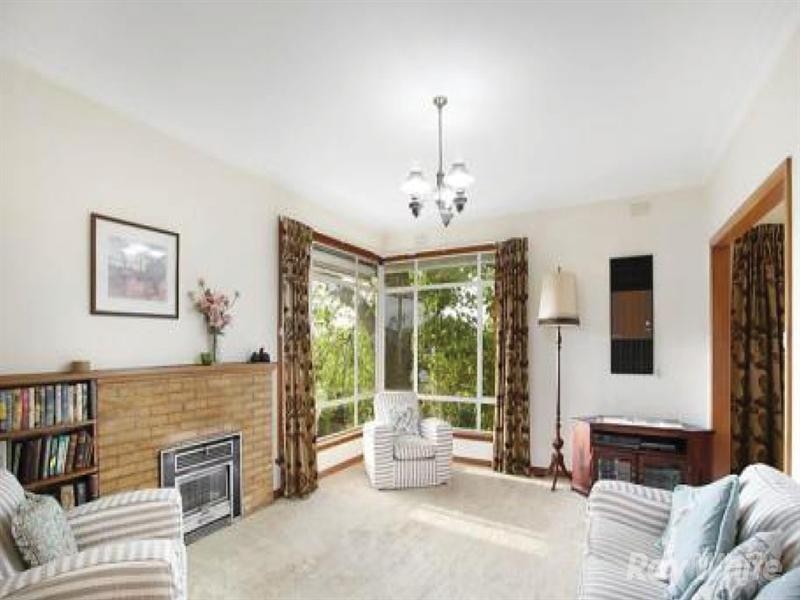 6 Grandview Road, Chadstone VIC 3148