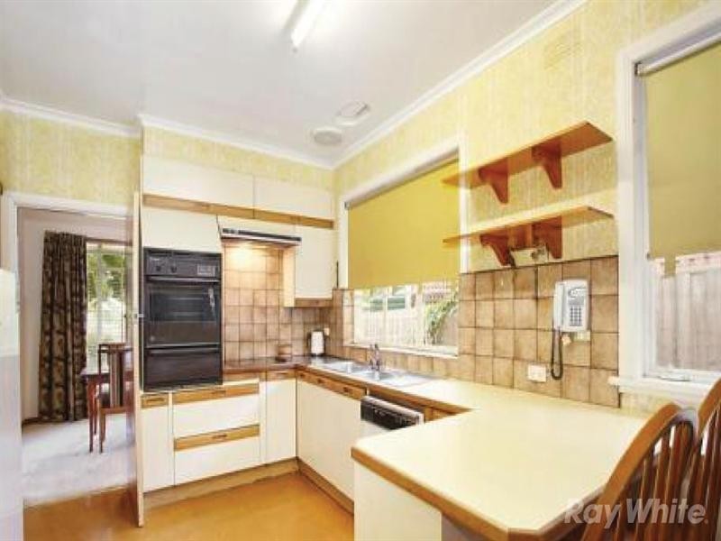 6 Grandview Road, Chadstone VIC 3148