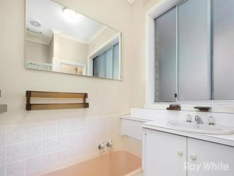 6 Grandview Road, Chadstone VIC 3148