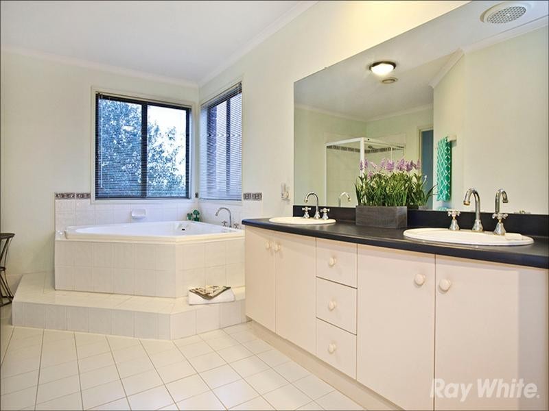 4 May Court, Glen Waverley VIC 3150