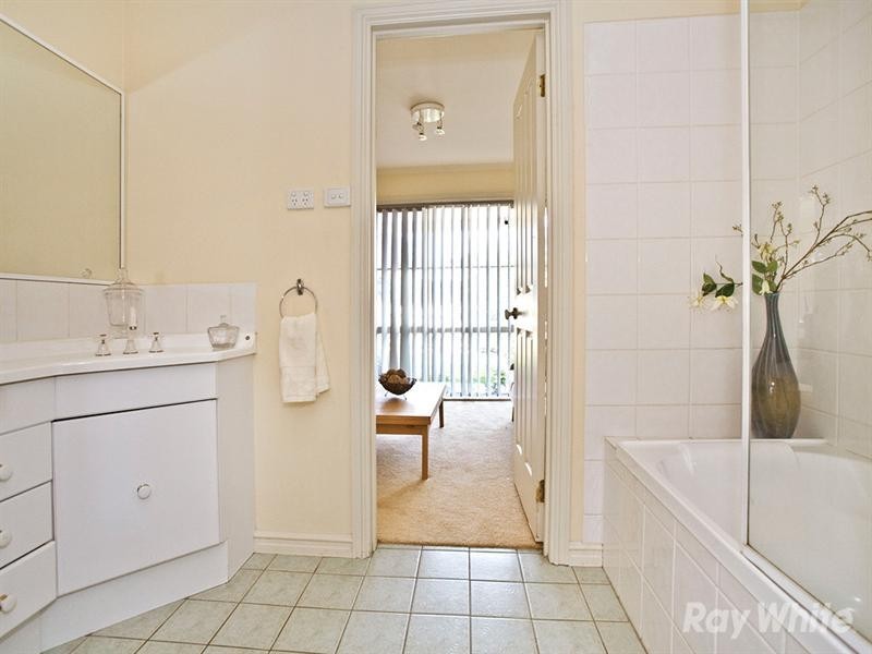 17 Woolert Street, Ashwood VIC 3147