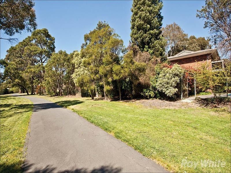 9 Heatherlea Drive, Wheelers Hill VIC 3150