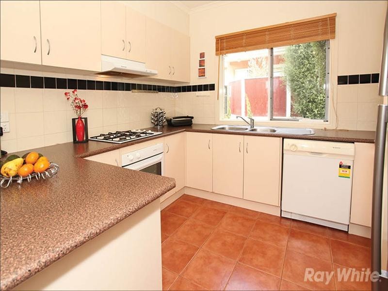 10 Tulloch Grove, Glen Waverley VIC 3150