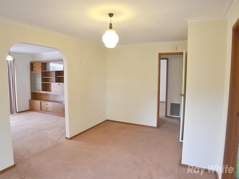 1/2 Tourmaline Crescent, Wheelers Hill VIC 3150