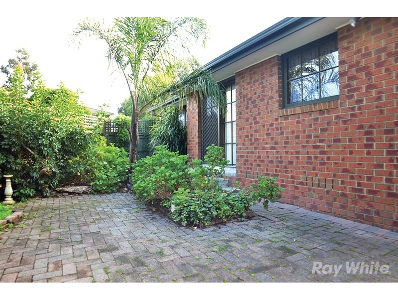 1/2 Tourmaline Crescent, Wheelers Hill VIC 3150