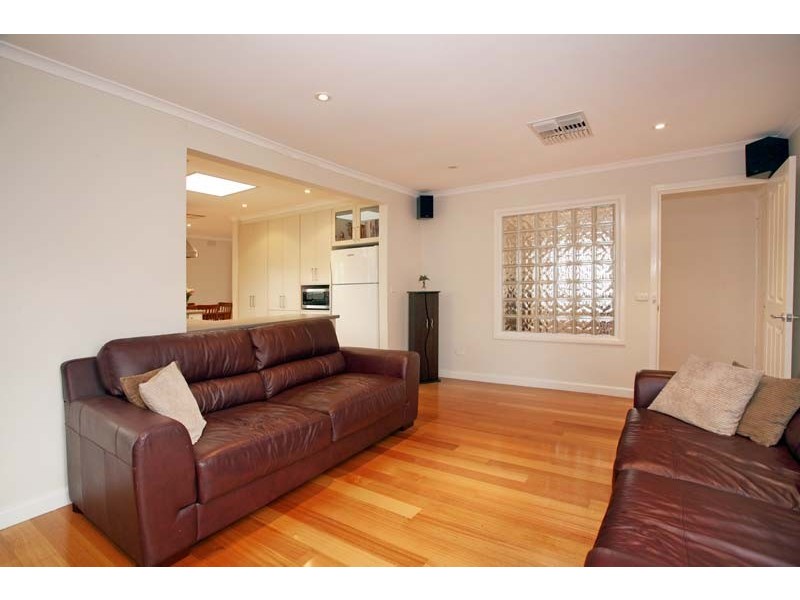 5 Christina Close, Wheelers Hill VIC 3150