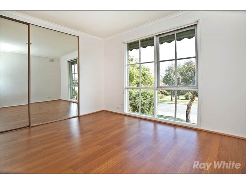 18 Oaktree Drive, Hampton Park VIC 3976