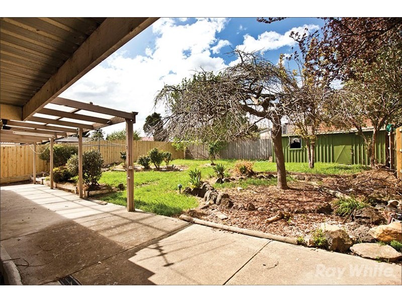 18 Oaktree Drive, Hampton Park VIC 3976