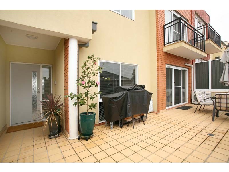 13/18 Tulloch Grove, Glen Waverley VIC 3150