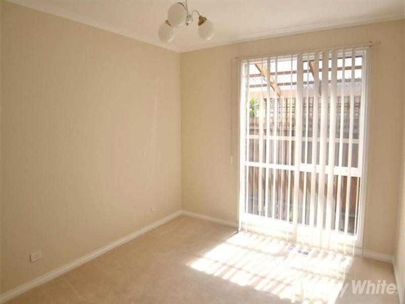 1/4 Hinkler Road, Glen Waverley VIC 3150