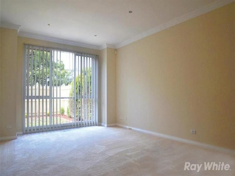 1/4 Hinkler Road, Glen Waverley VIC 3150