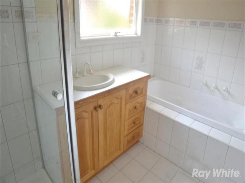 1/4 Hinkler Road, Glen Waverley VIC 3150