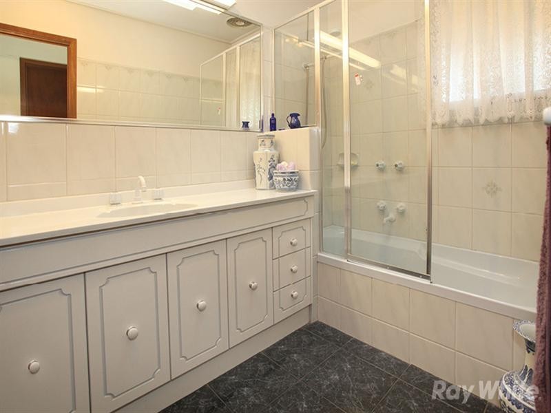 15 Compton Street, Glen Waverley VIC 3150