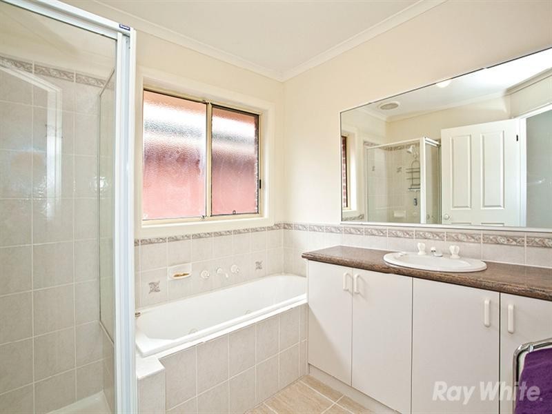 8 Larpent Street, Glen Waverley VIC 3150