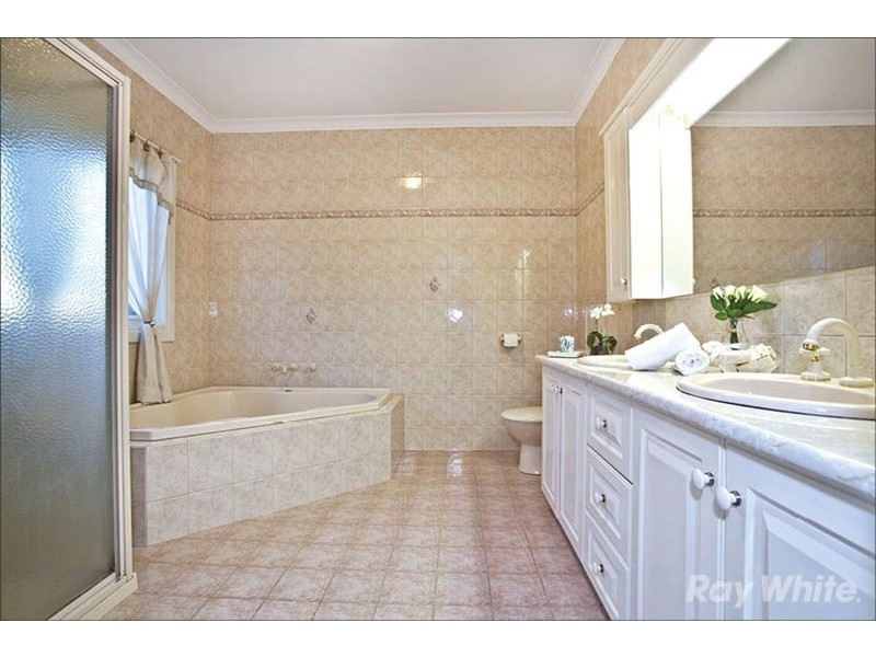 7 Peartree Way, Glen Waverley VIC 3150