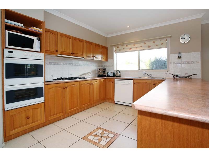 119 Herriotts Boulevard, Glen Waverley VIC 3150