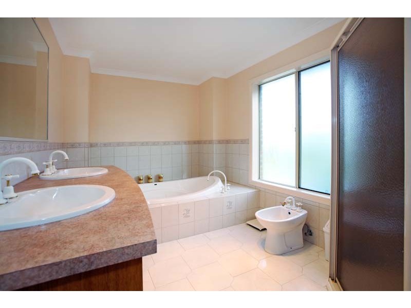 119 Herriotts Boulevard, Glen Waverley VIC 3150