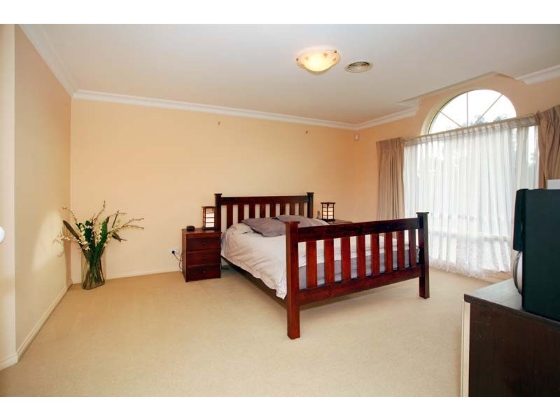 119 Herriotts Boulevard, Glen Waverley VIC 3150