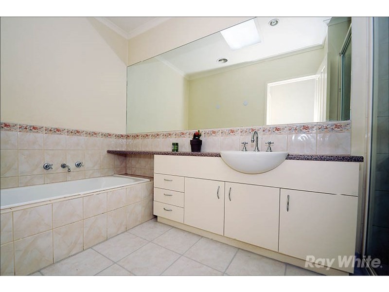 10/3 McKelvie Court, Glen Waverley VIC 3150