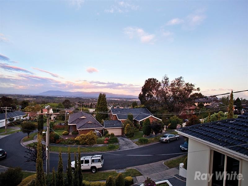 23 Rhodes Drive, Glen Waverley VIC 3150