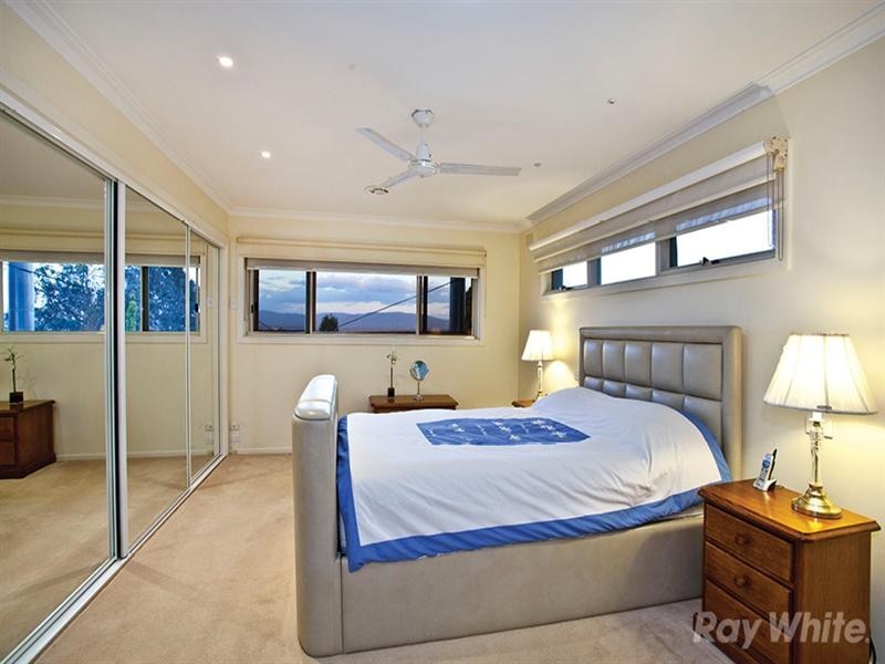 23 Rhodes Drive, Glen Waverley VIC 3150