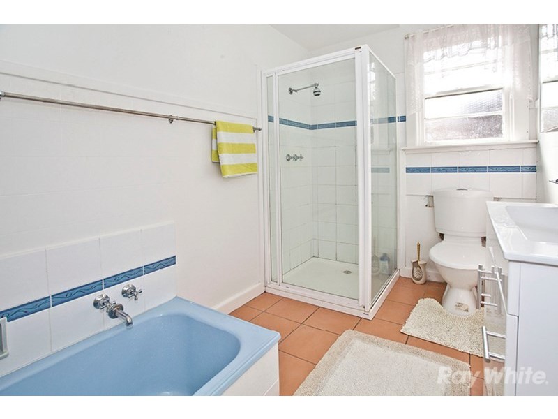 1/4 Allen Street, Glen Waverley VIC 3150