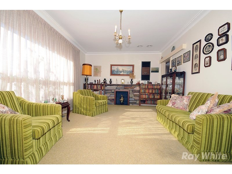 24 Delmore Crescent, Glen Waverley VIC 3150