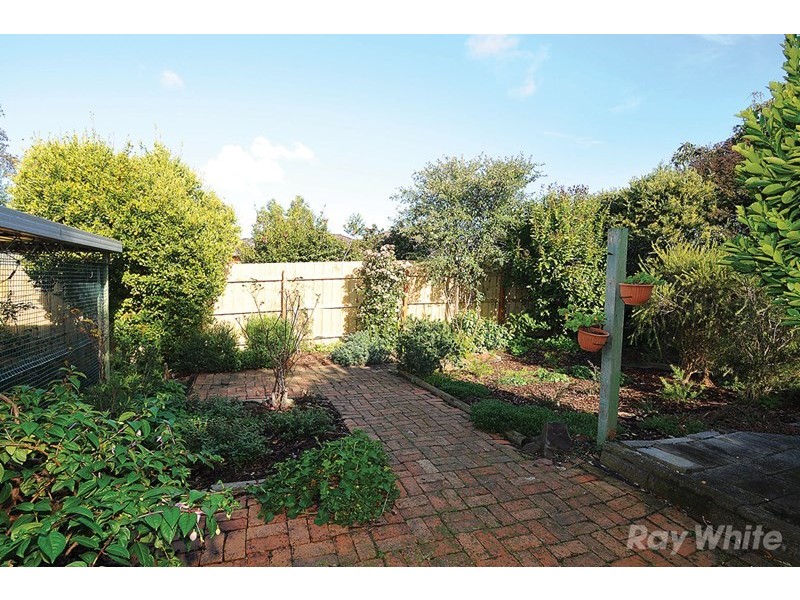 24 Delmore Crescent, Glen Waverley VIC 3150