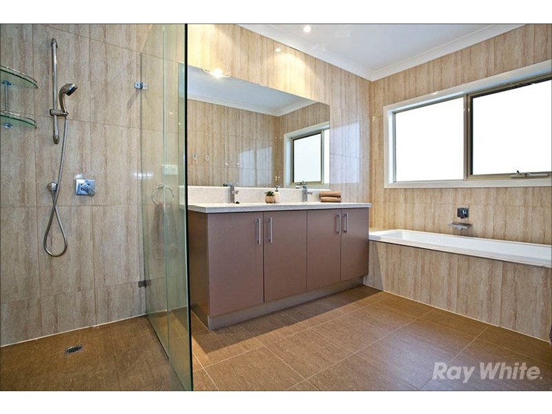 27 Crown Street, Glen Waverley VIC 3150