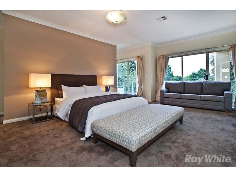 27 Crown Street, Glen Waverley VIC 3150