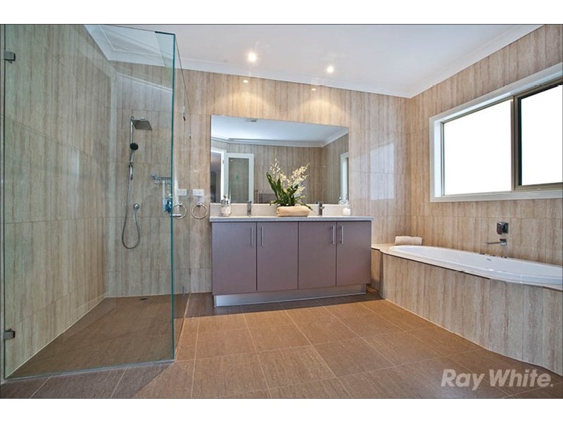 27 Crown Street, Glen Waverley VIC 3150