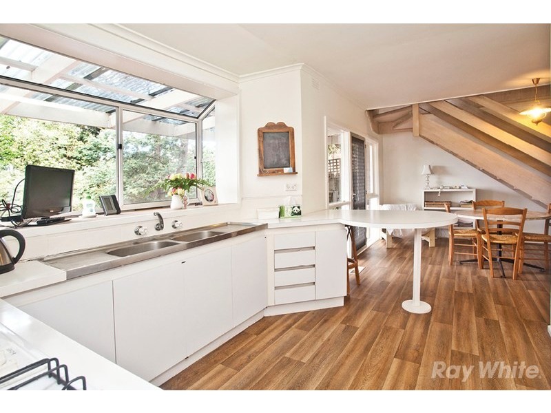 22 Hallows Street, Glen Waverley VIC 3150