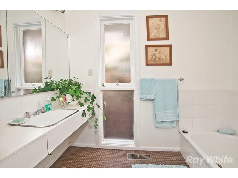 22 Hallows Street, Glen Waverley VIC 3150
