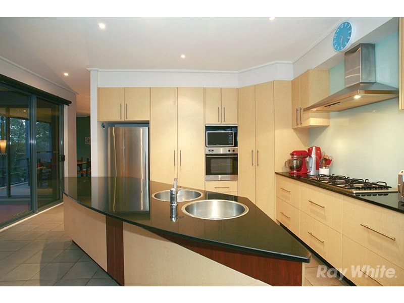 10 Deirdre Street, Glen Waverley VIC 3150