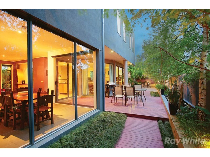 10 Deirdre Street, Glen Waverley VIC 3150